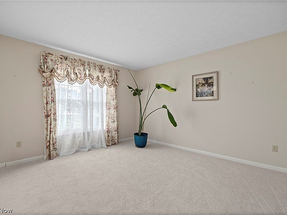 5th image of 39363 Stonefield Pl