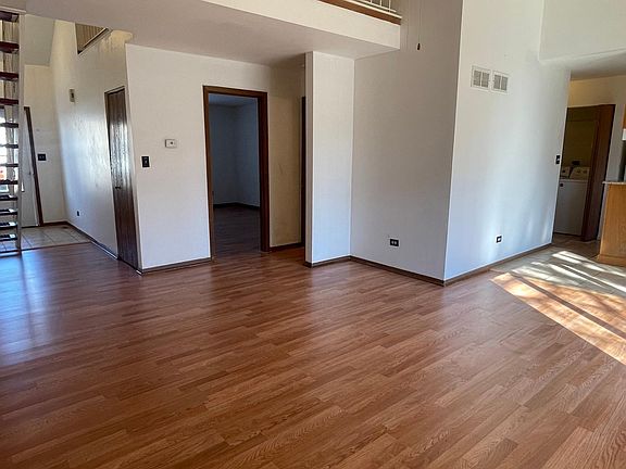 3rd image of 221 W Fairfield Ct