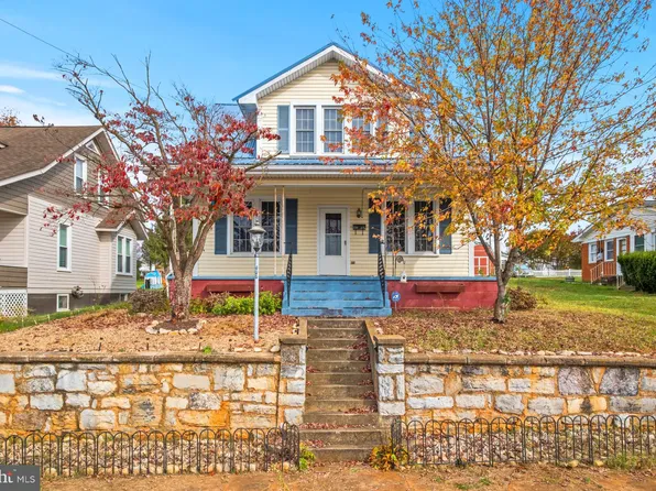 406 6th St, Shenandoah, VA 22849