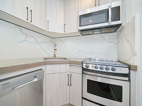 3rd image of 312-316 E 30th St #3E