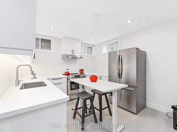 4th image of 2508 Lakeshore Rd W #D
