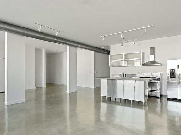 5th image of 615 Hampton Dr Unit A201