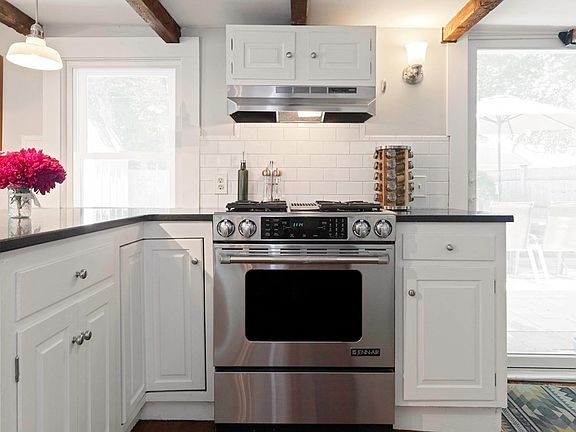 2nd image of 54 Ashland St