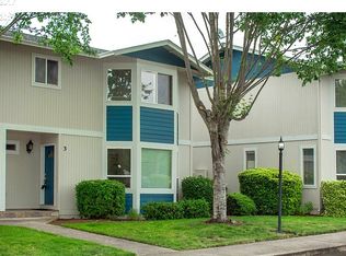 202 NE Rifle Range St APT 3, Roseburg, OR 97470