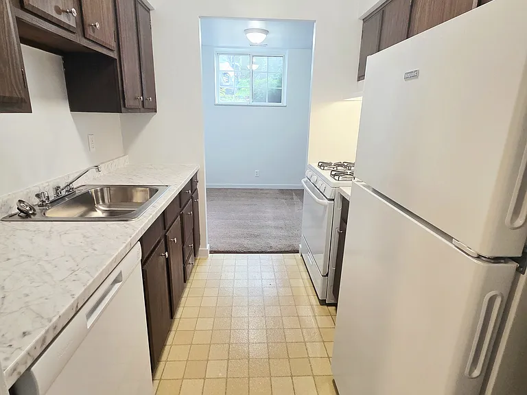2201 Hollingsworth St #3C — Photo 17