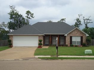 166 Oak Grove Dr, Brandon, MS 39047