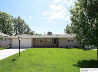 821 Parkwood Ln, Omaha, NE 68132