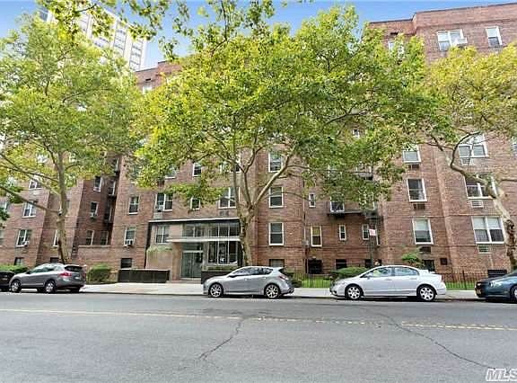 3rd image of 6610 Yellowstone Blvd APT 6D