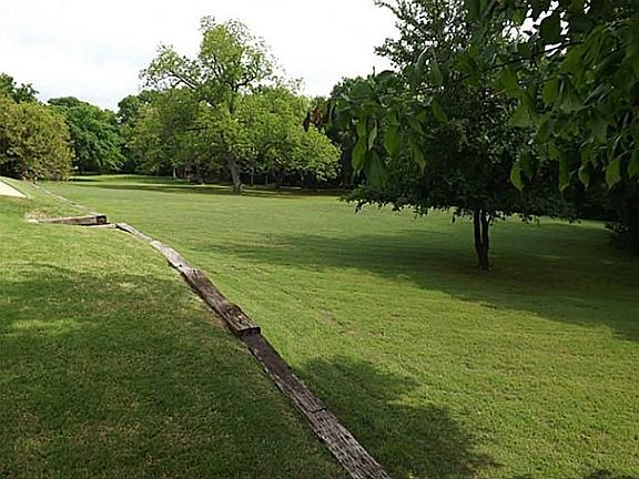 3rd image of 635 Oakbend Dr