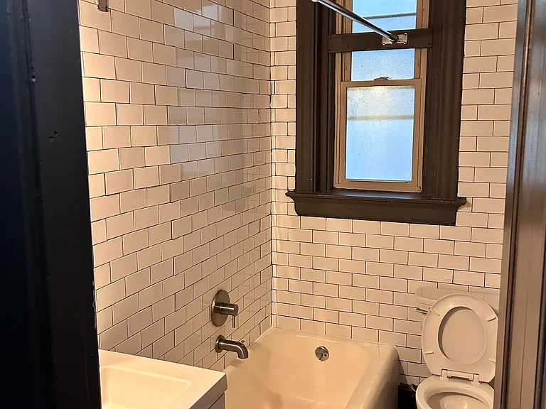 12 W Court St #7 — Photo 24