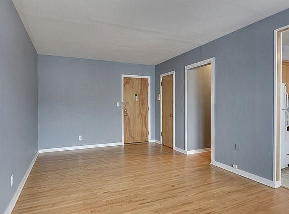 3rd image of 102-625 Cleveland Ave S #102