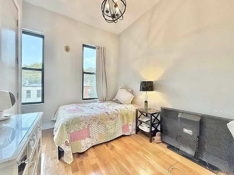 1120 Hancock St #3B — Photo 3