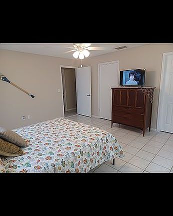 Huge master bedroom full bath