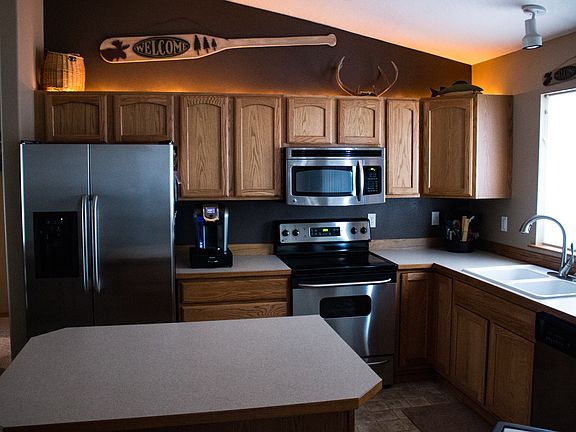 3rd image of 8107 Canyon Dr