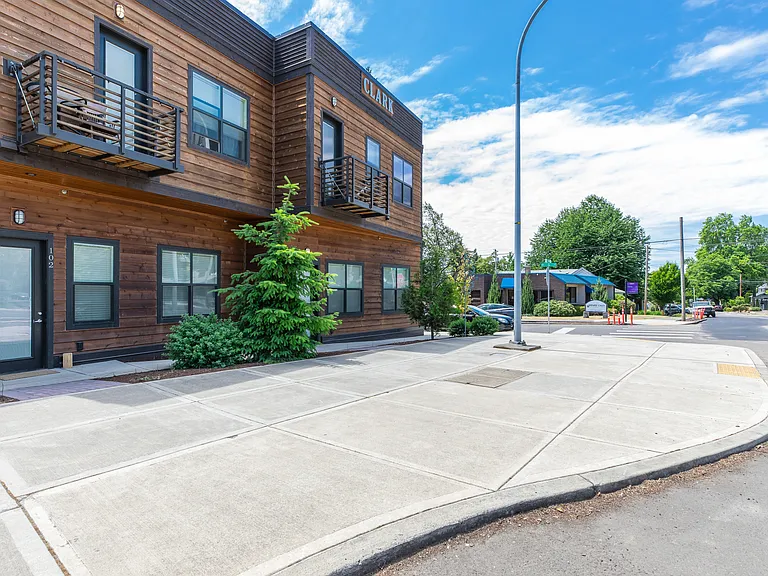 Clark Apartments — Photo 2