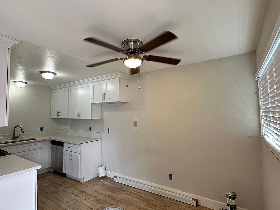 1st image of 412 N Valley St #3