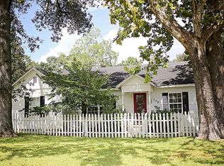 700 S Tesch St, Bellville, TX 77418