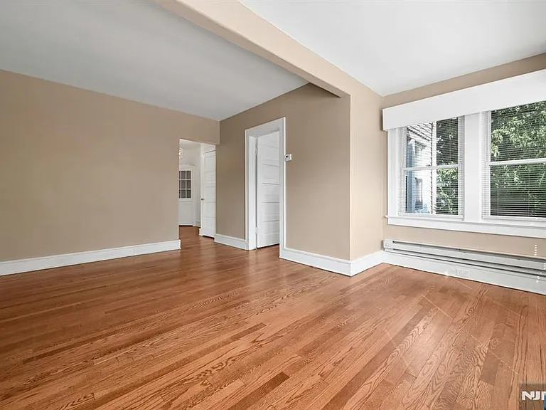304 Midland Ave #1 — Photo 12