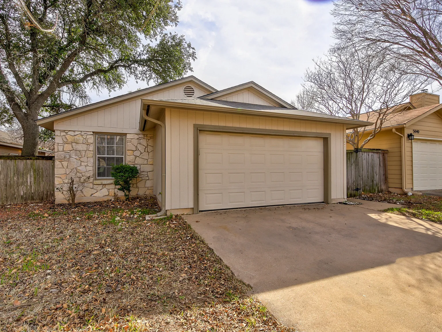 3 bed, 1089 sqft, $2,050 — Photo 2