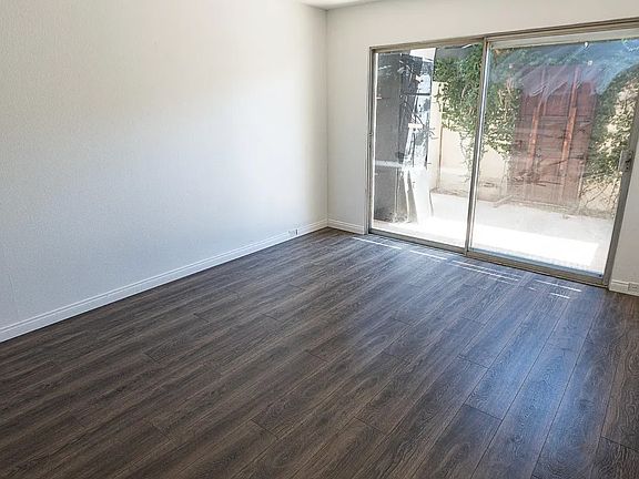 3rd image of 4052 Loma Riviera Pl