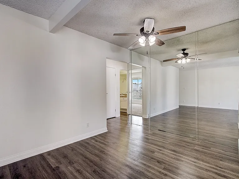 The Californian Apartments- HB — Photo 43
