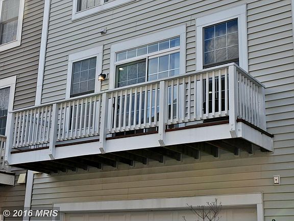 4th image of 820 Royal Cres