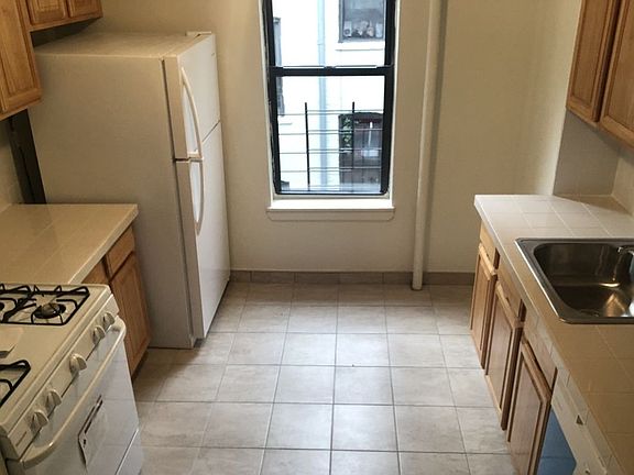 3rd image of 786 E 152nd St APT 16