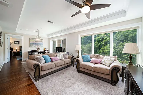 100 Eton Row #603 Photo 1