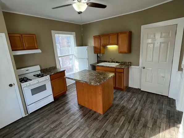 East Ave, 1402 East Ave #3, Stevens Pt, WI 54481