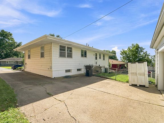 3rd image of 2432 Mansfield Dr
