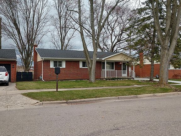 2nd image of 121 Tower Dr