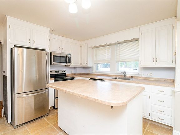 2nd image of 53 Park Ave
