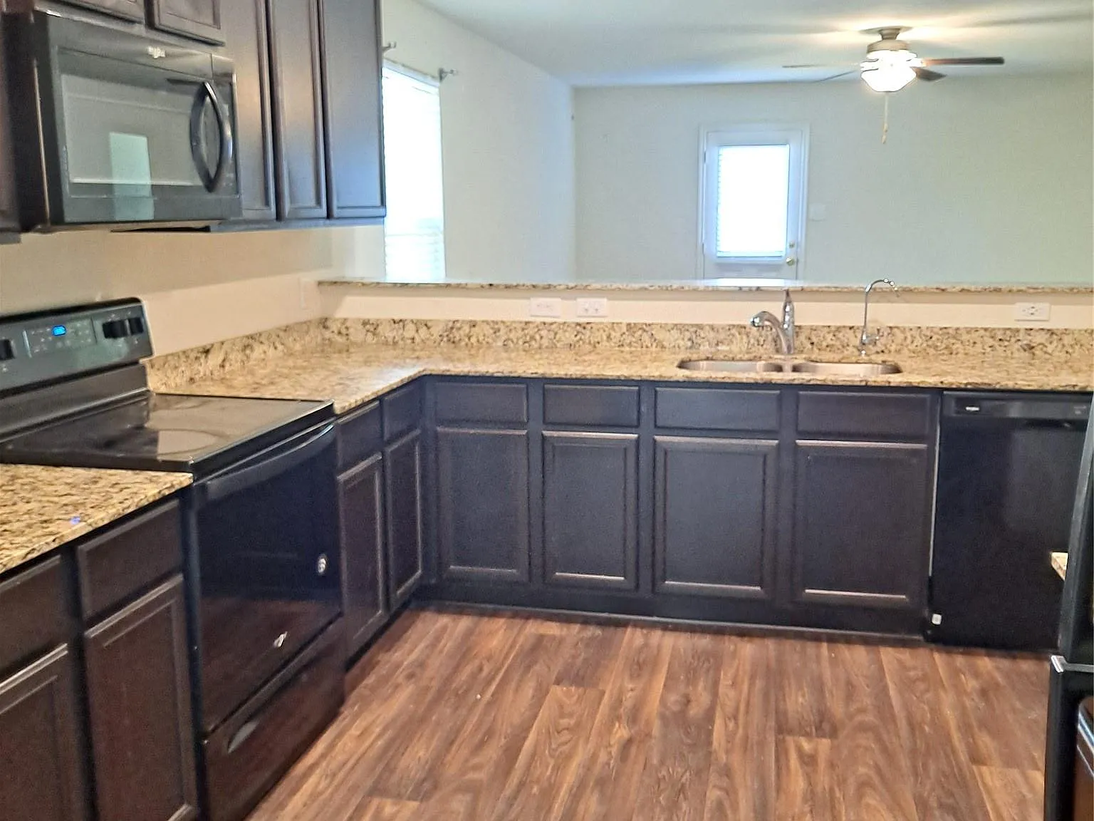 3 bed, 2.0 bath, 1536 sqft, $1,595 — Photo 4