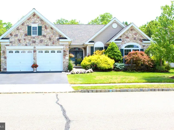 51 Barbary Ln, Columbus, NJ 08022