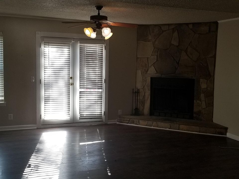 2nd image of 609 Alison Ct