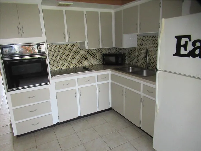 2466 Ecuadorian Way #32 — Photo 7