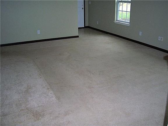 3rd image of 720 Bluff Creek Dr