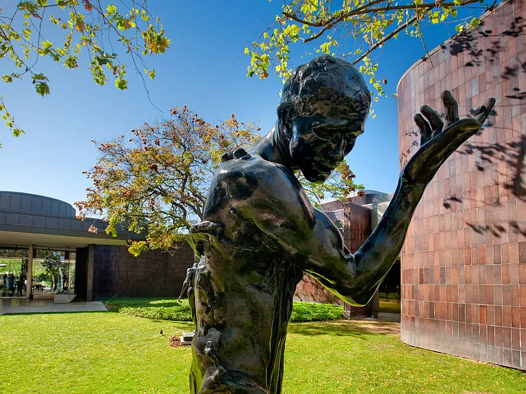 View world famous sculptures and paintings