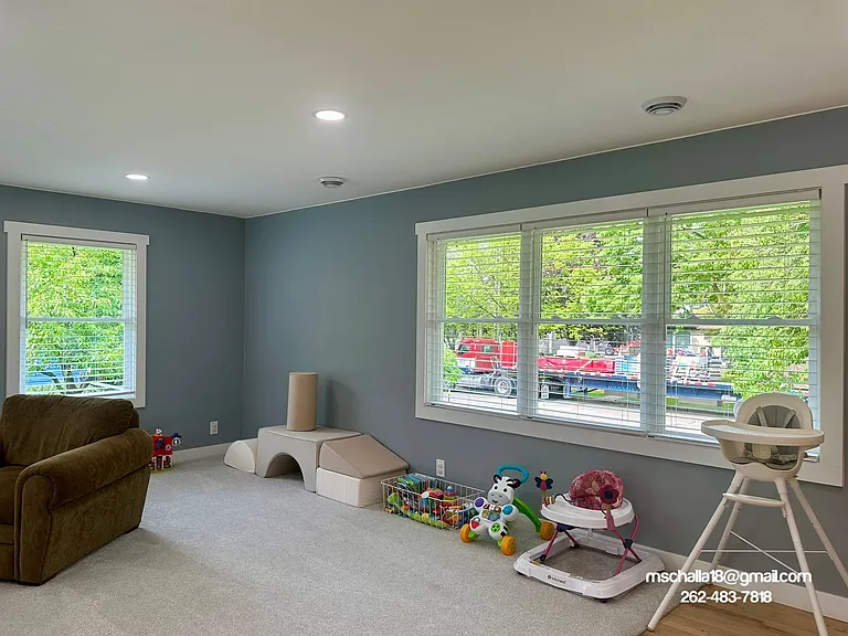 W61N688 Mequon Ave — Photo 3