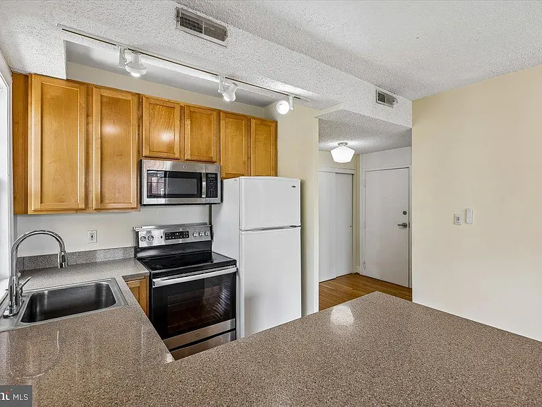 1401 Columbia Rd NW #410 — Photo 11
