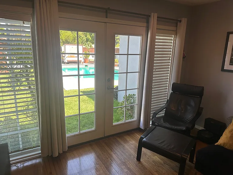 8958 N Swinton Ave — Photo 39