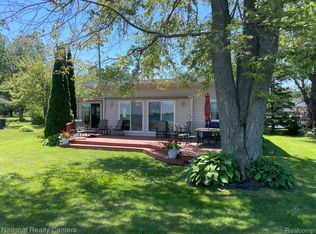 174 N Russell Dr, Algonac, MI 48001