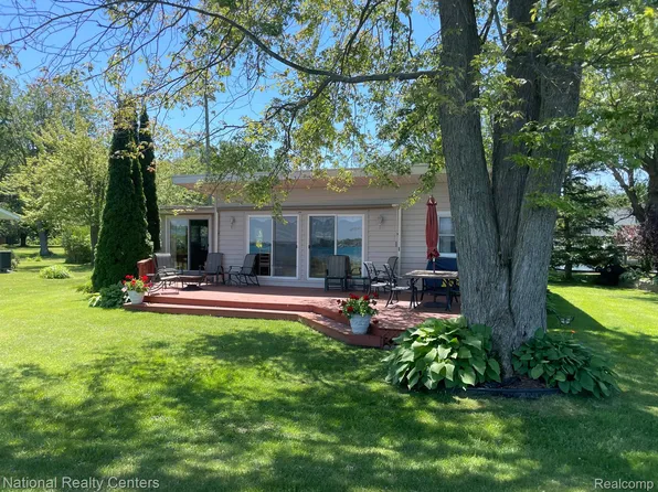 174 N Russell Dr, Algonac, MI 48001