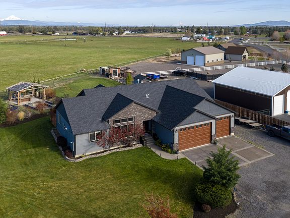 3rd image of 4437 NW Glenn Meadow Loop
