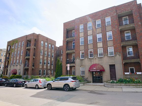 3rd image of 52 Strathmore Rd APT 44