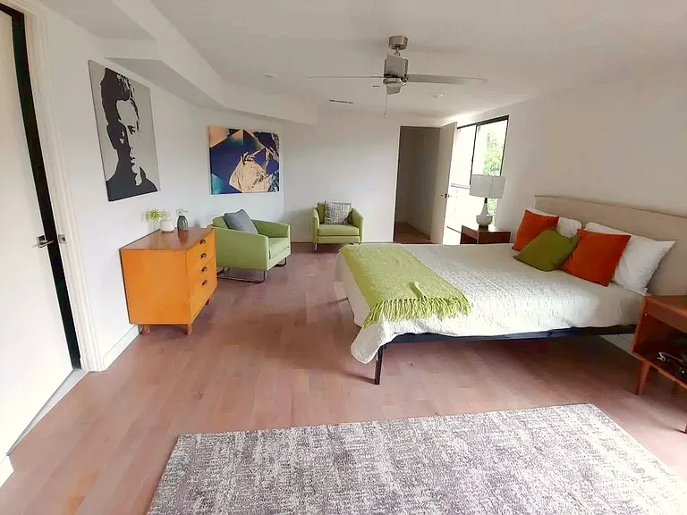 654 N Virgil Ave #214 — Photo 3