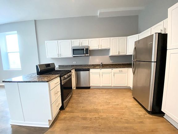 2nd image of 1431 N Milwaukee Ave #304