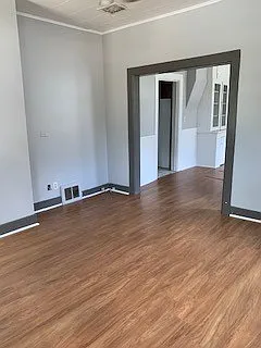 2 bedroom 1 bath updated single family home — Photo 4