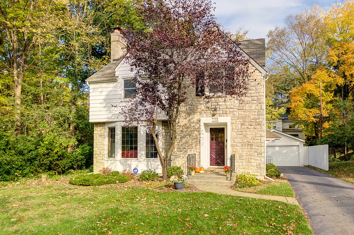 288 Winthrop Rd photo 1