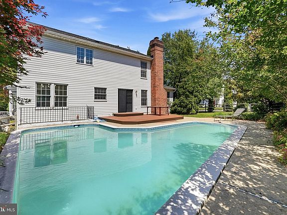 2nd image of 707 Athlone Dr